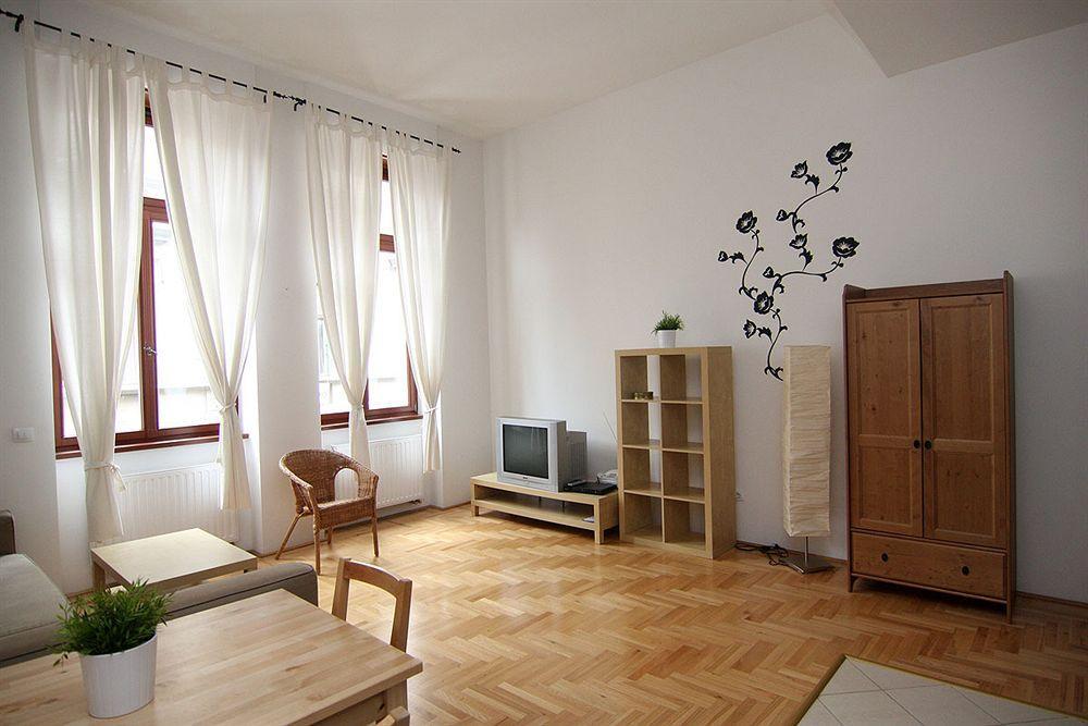 Made Inn Budapest Bagian luar foto