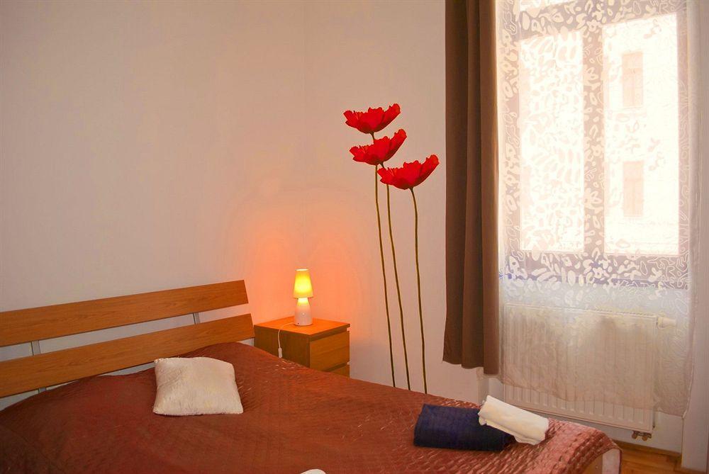Made Inn Budapest Bagian luar foto